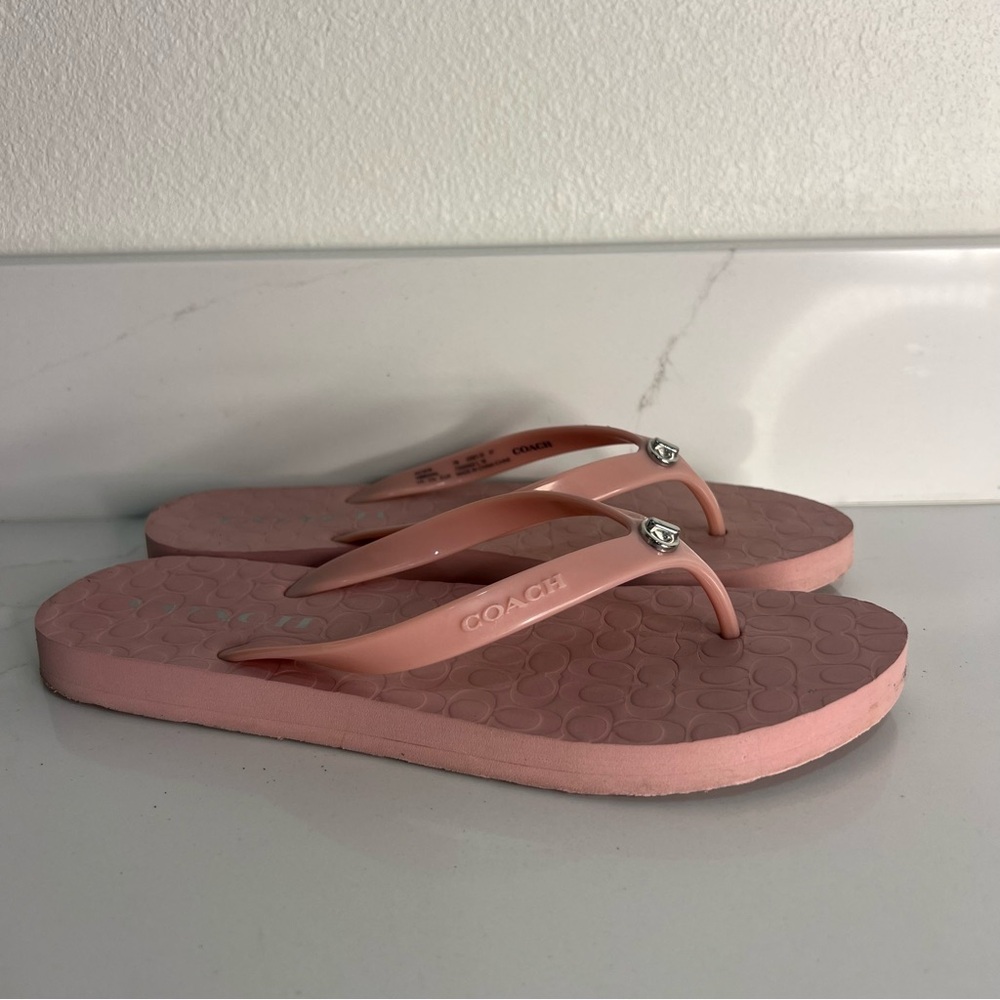 Coach Abbigail Logo Flip Flops Pink Rubber Sandals Beachwear Slip-On Size 7B